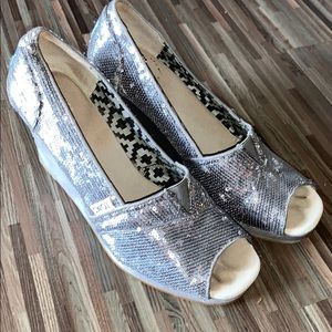 Toms Wedges size 8